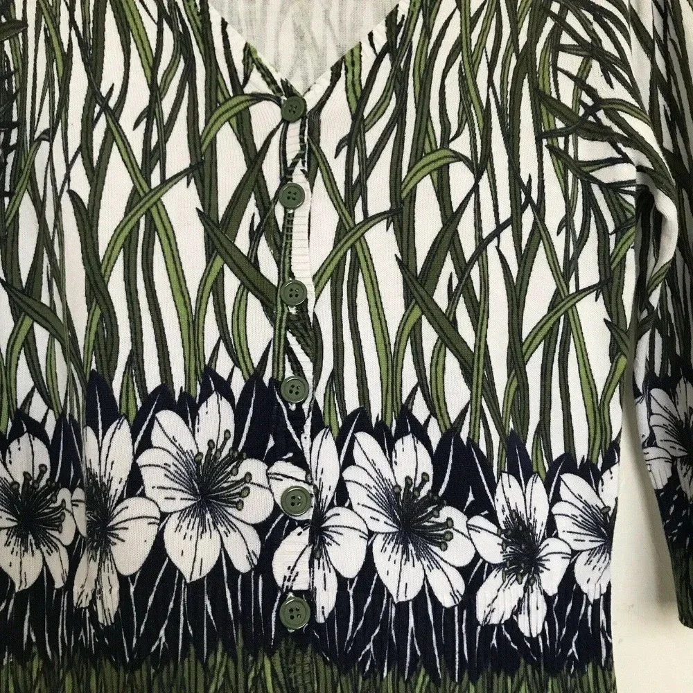 Eci New York 3/4 Sleeve Floral Design‎ Button Front Sweater